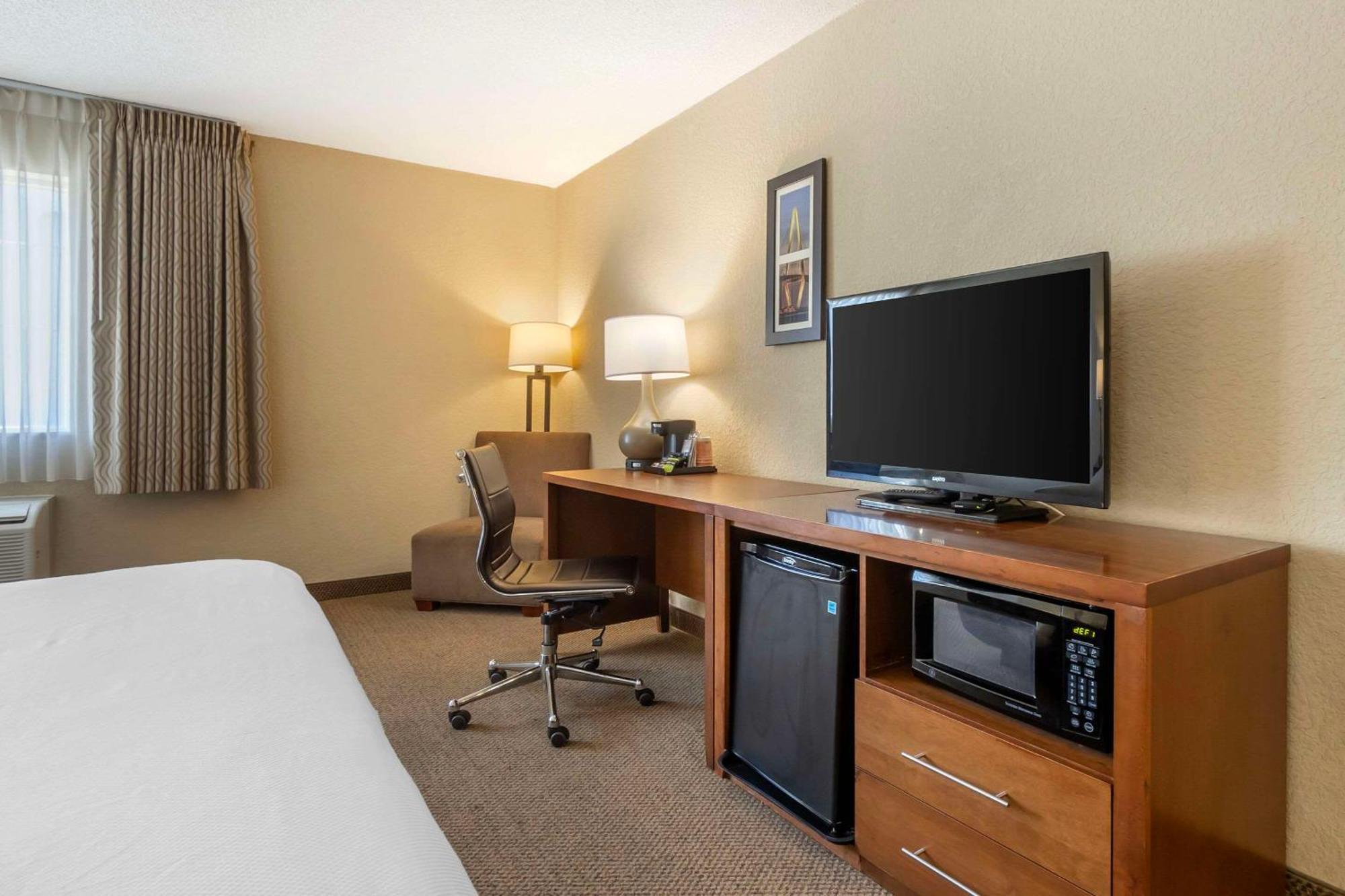 Comfort Inn & Suites Airport Convention Center Charleston Zewnętrze zdjęcie